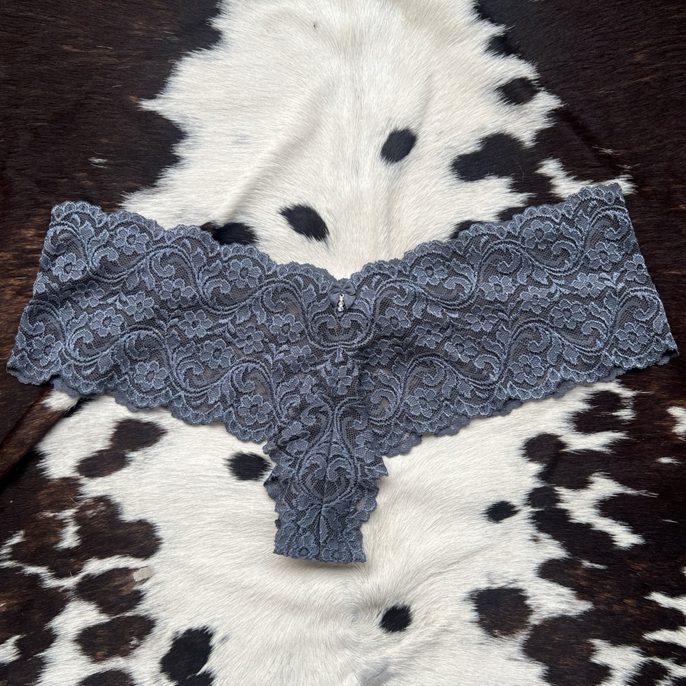 ‘Smart & Sexy’ blue grey shiny sheer floral lace thong